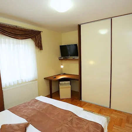 Ivana - Iva Apartment *