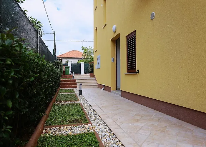 Ivana - Iva 아파트 *